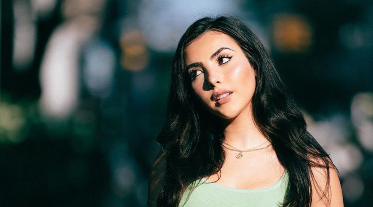 How Andrea Botez Become A Success Icon Through Social Media 