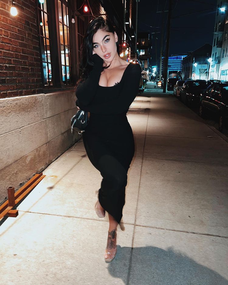 Emily Rinaudo Life of an American Model and Content Creator