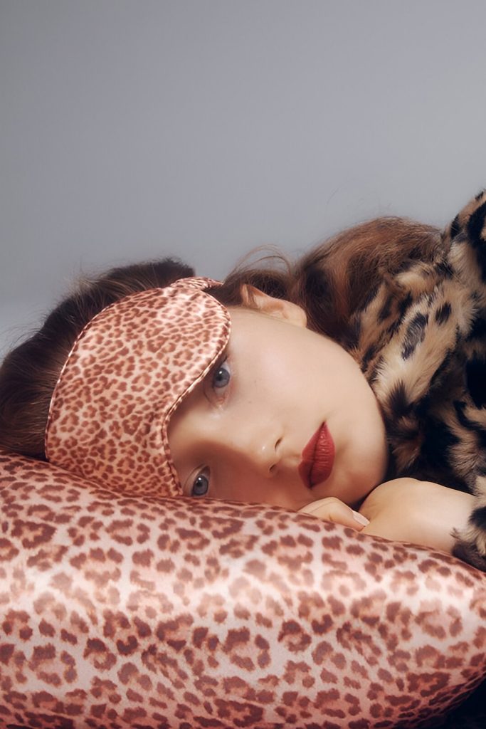 Make the Pillowcase of the Fabric Friendly to Hair