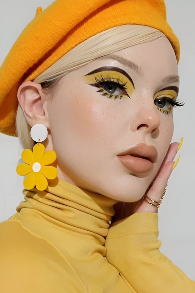Twiggy Inspired Lash Look – As Spotted on the Catwalks (1970s Revival)