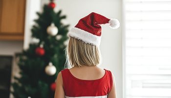 20 Christmas Outfit Ideas Featuring Timeless Prints