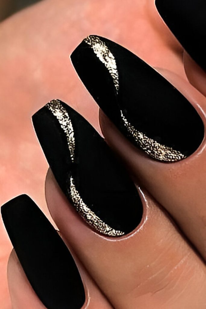 Black nails with negative space