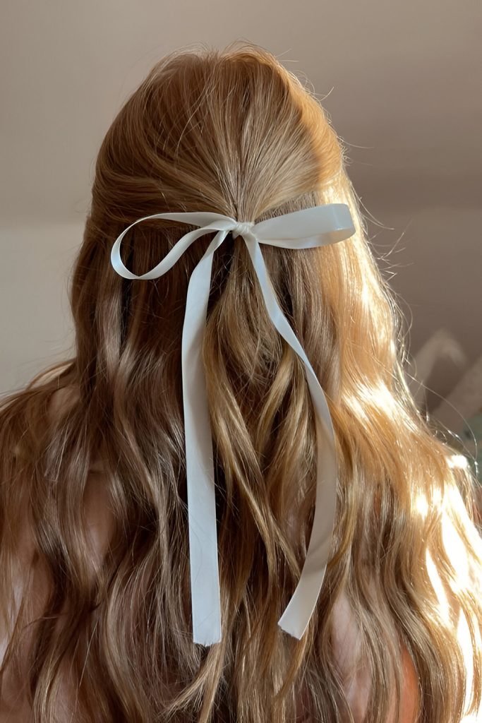Gibson Tuck with Ribbon