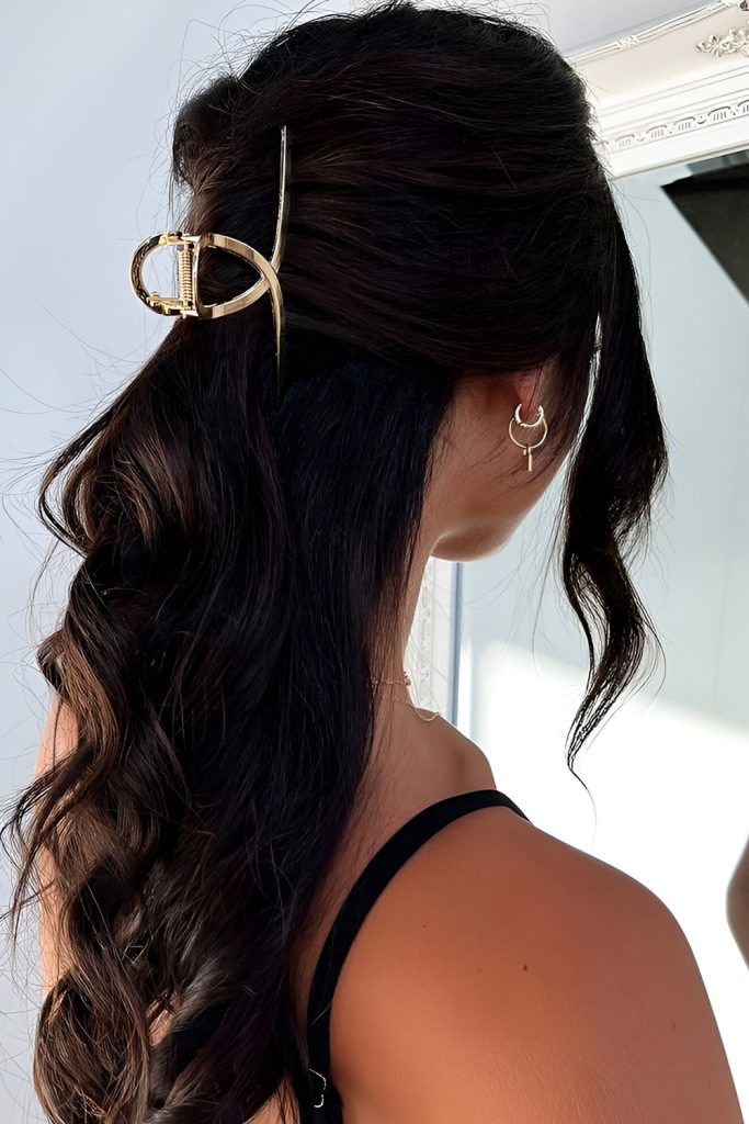 Glamorous and Versatile Claw Clips for Any Celebration