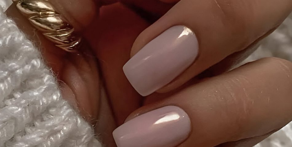 Glazed Donut Nails – A Shimmery, Soft Glow