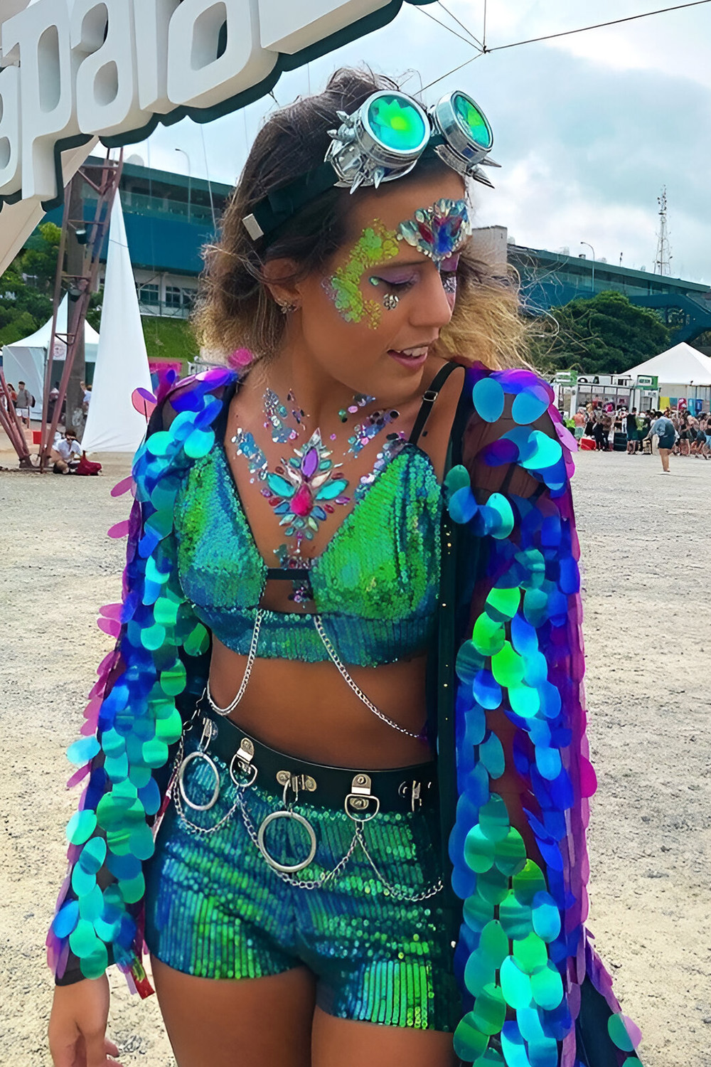 15 Celestial-Inspired Rave Outfits to Try in 2025 - Insiderlyfe