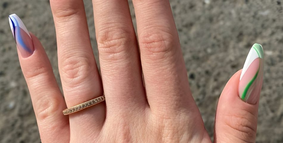 Stay Simple with Minimalist Line Designs
