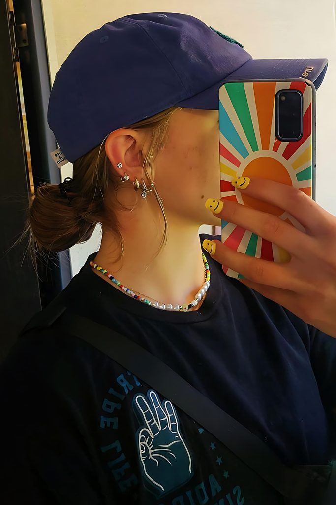 Low Bun and Straw Hat Comb