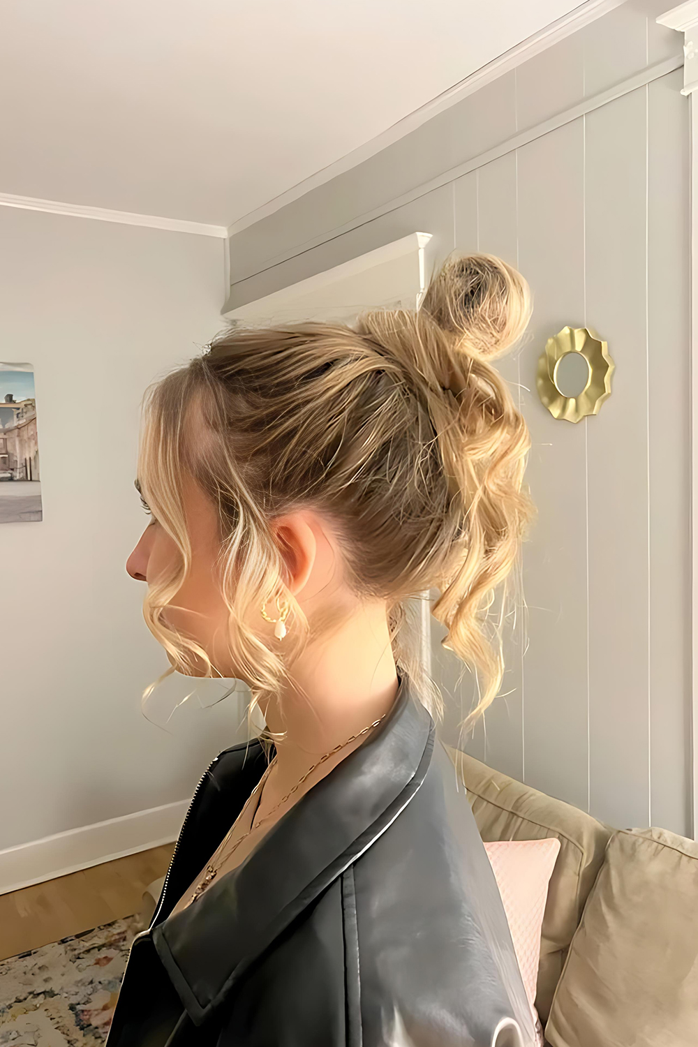 The Effortless Messy Bun That Yells Cool Girl