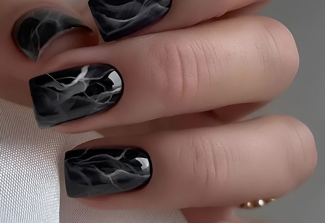 Black Marble Nail Art to Cool Off in Style