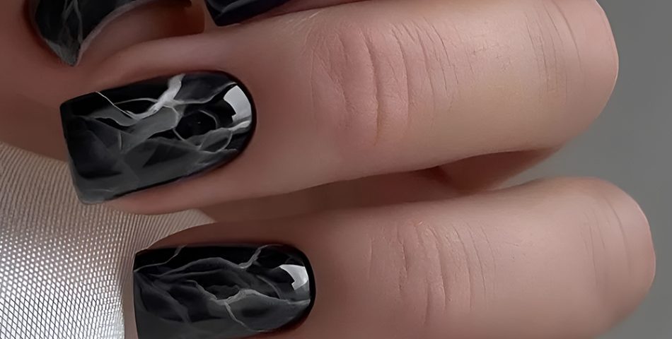 Black Marble Nail Art to Cool Off in Style