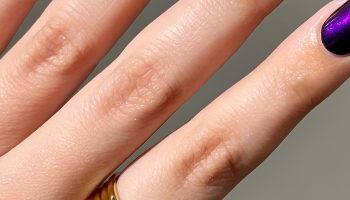 Deep Purple Chrome Nails for a Spellbinding Glow