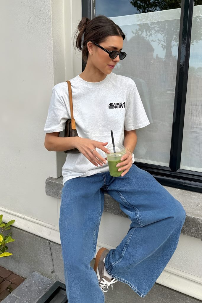 A Minimalist Look with Neutral Tees and Baggy Jeans
