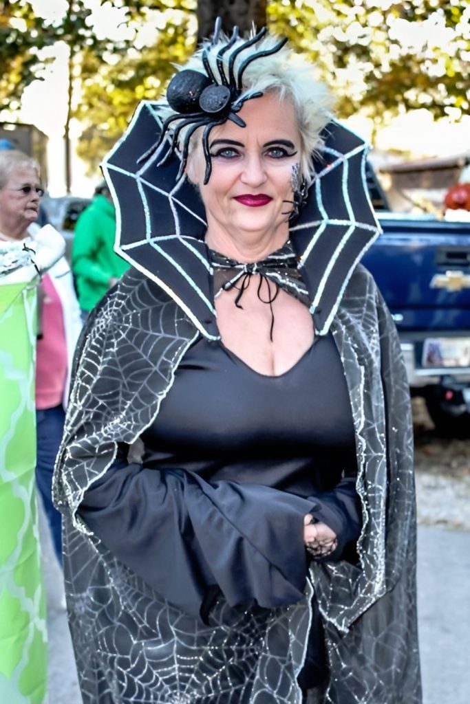 Embody the Shadows as a Phantom Web Spirit