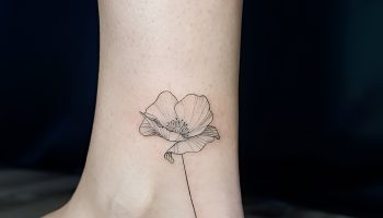 Fine Line Poppy Cluster on the Ankle