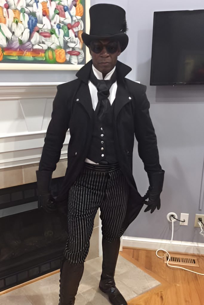 Make Eyes with a Haunted Gentleman