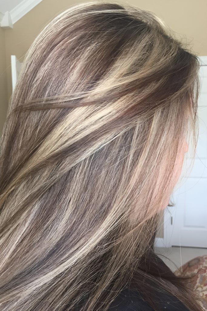 Sandy Blonde Layers for a Beachy, Effortless Look