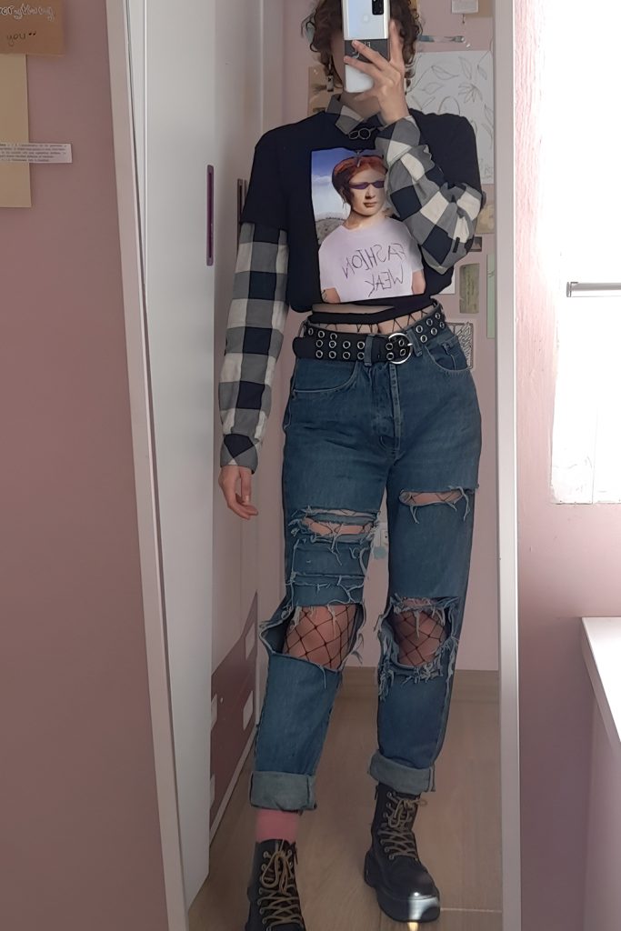 Black Band Tees Paired with Ripped Skinny Jeans