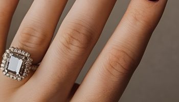 Dark Plum Glossy Nails for a Chic Autumn Polish