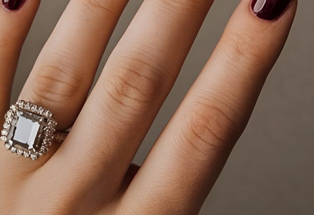Dark Plum Glossy Nails for a Chic Autumn Polish