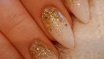 Golden Glitter Accents That Add Festive Shine
