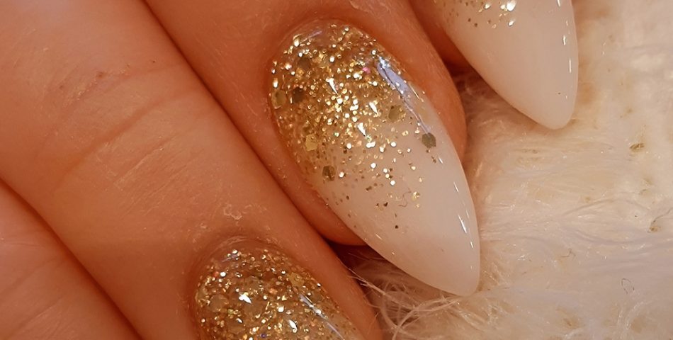 Golden Glitter Accents That Add Festive Shine