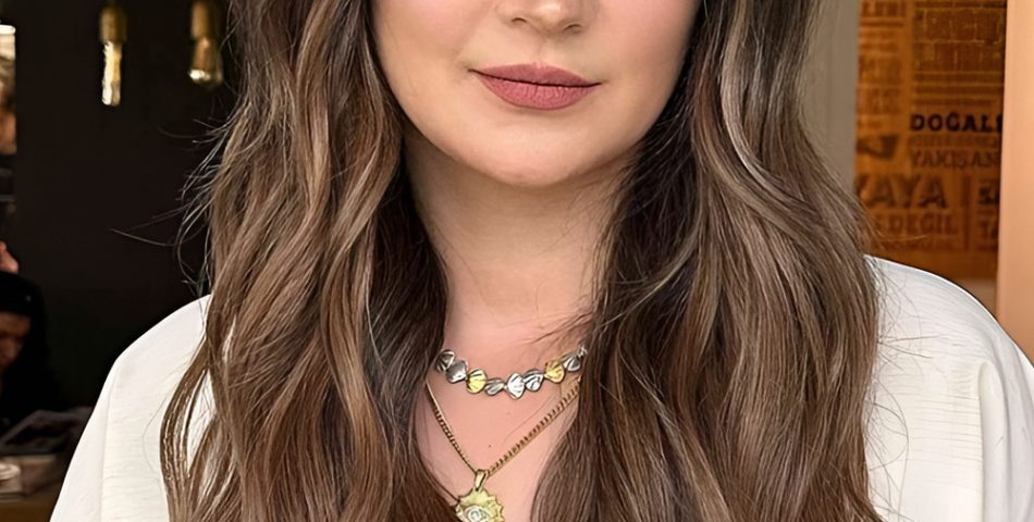 Loose Beach Waves for an Effortless Carefree Style
