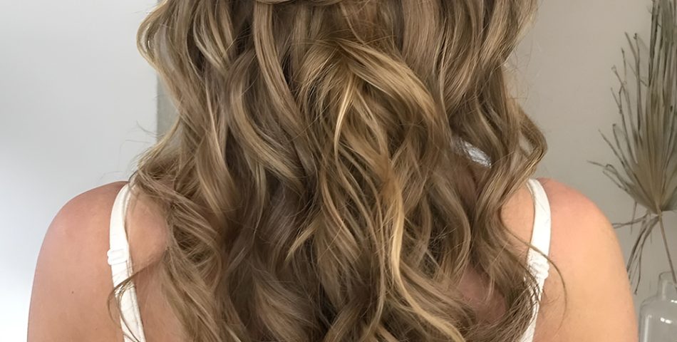 Loose Waves with Fresh Floral Accents