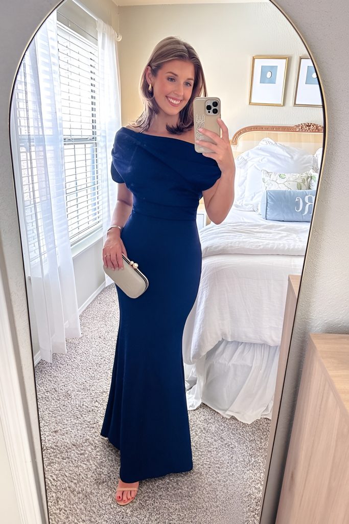 Navy Dresses That Provide Timeless Charm