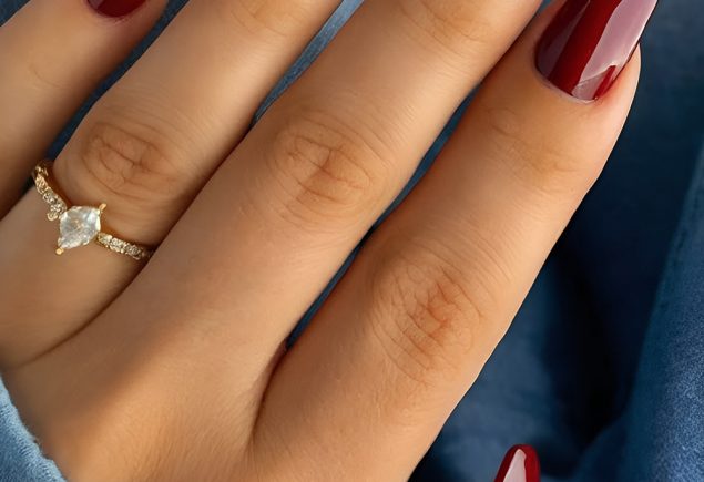 Rich Burgundy Colors for a Vintage Thanksgiving Style
