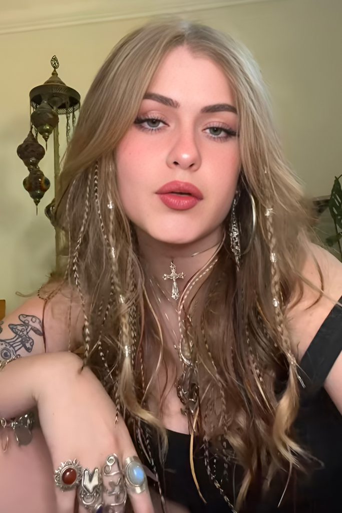 Side Parted Curls That Are So Retro Glam