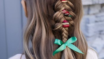 Giving a Ponytail the Appearance of a Christmas Tree