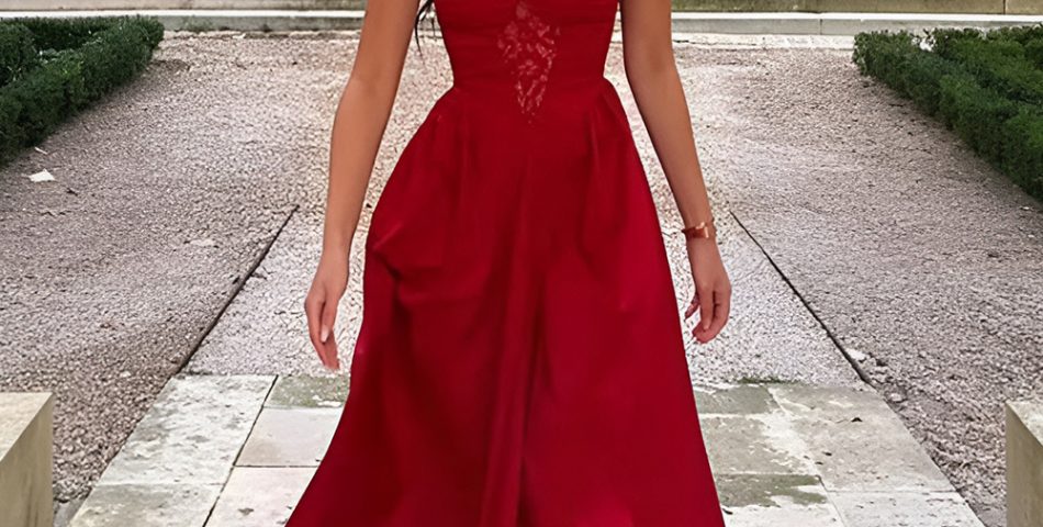Lace Red Dress to Create Romantic Atmosphere