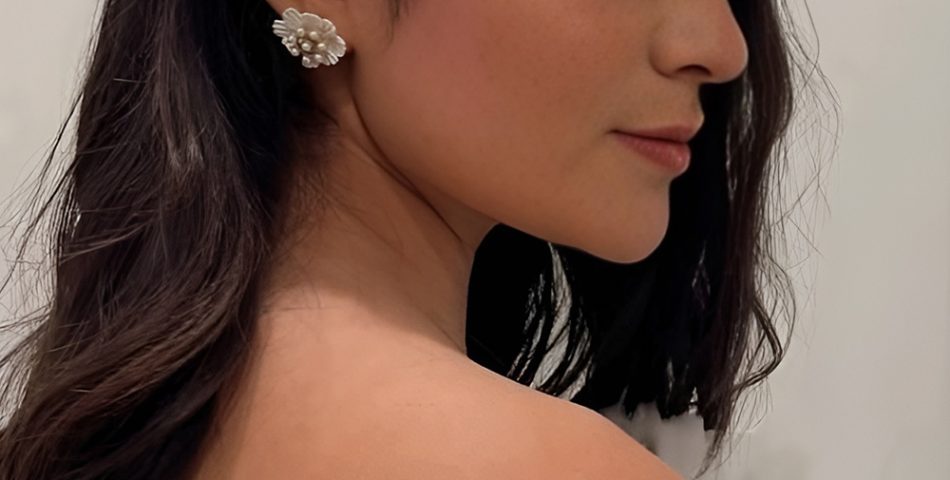 Loose Waves with Sparkling Hair Clips