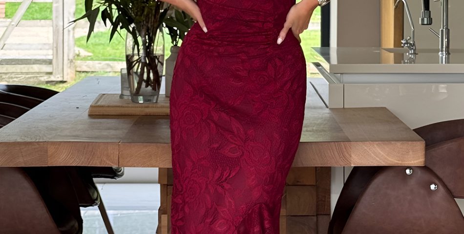 Midi Dresses with Elegant Winter Details