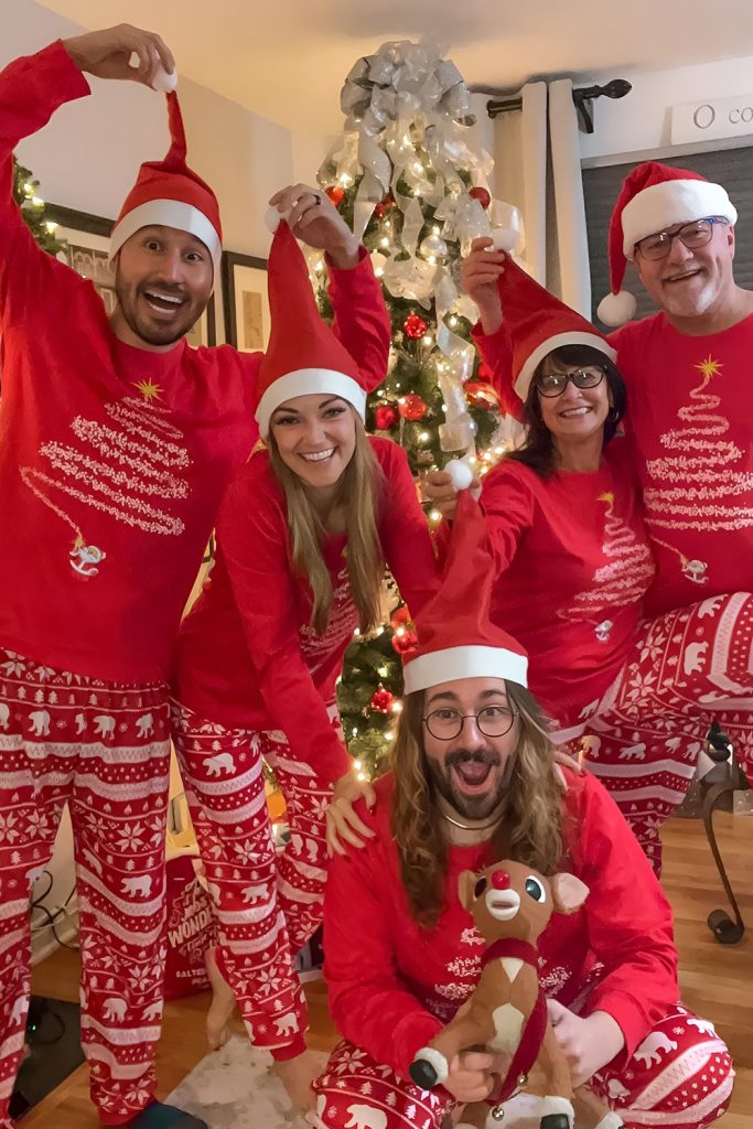 Mismatched but Coordinated Pyjamas for an Artistic Flair