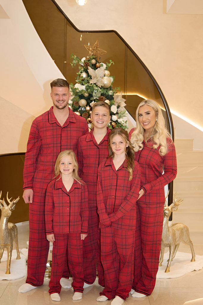 Red and Green Plaid Sets That Never Go Out of Style