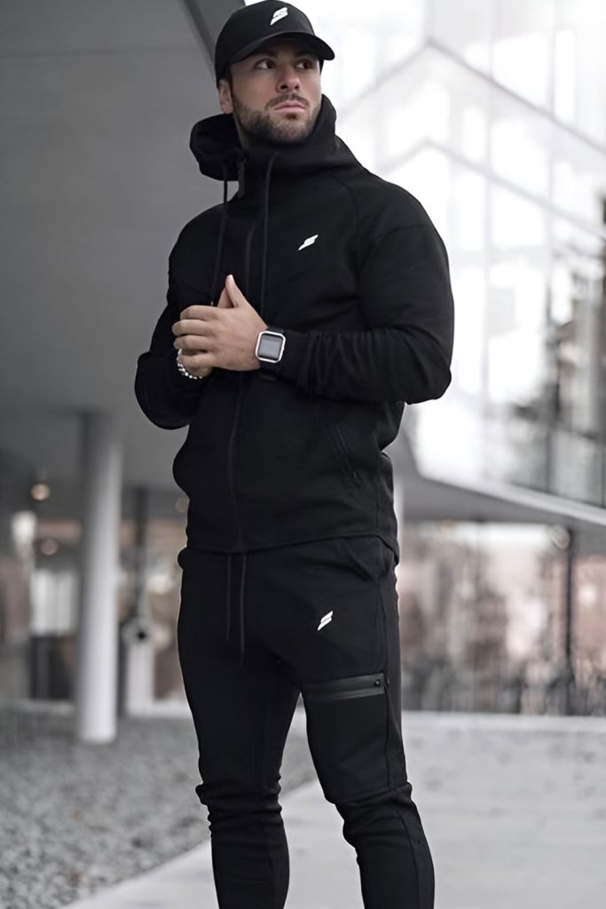 Sporty All Black Gym Look