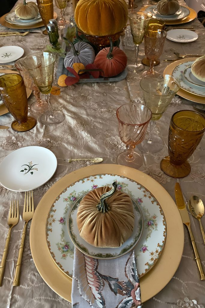 Vintage and Modern Tableware for an Unconventional Touch