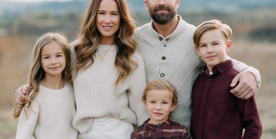 6 Family Christmas Picture Outfits