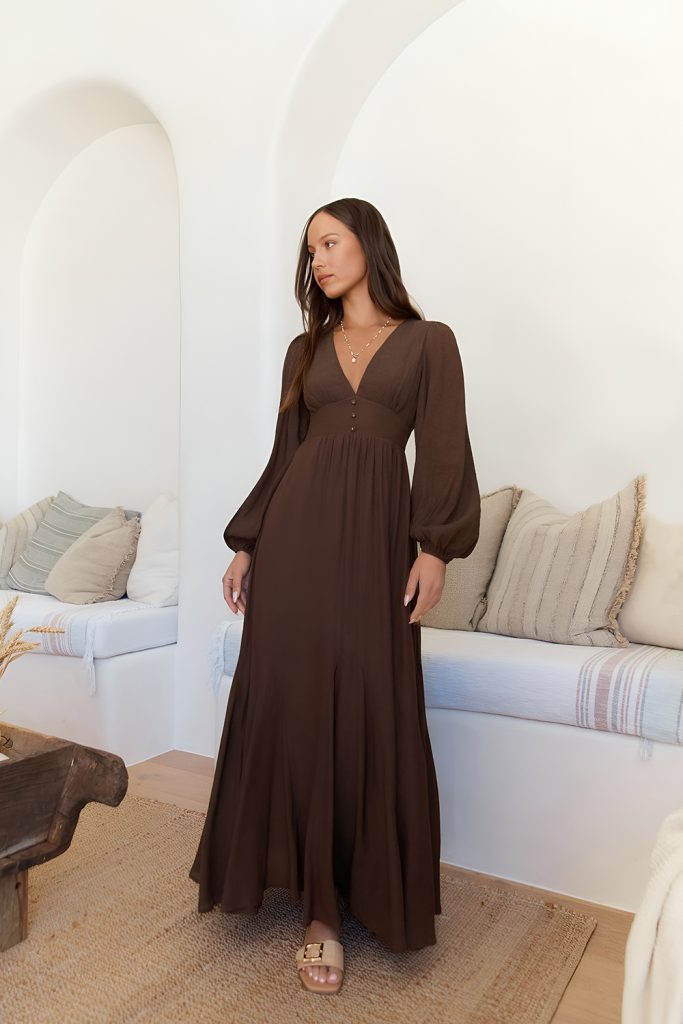 Flowy Maxi Dresses That Capture Autumn Romance