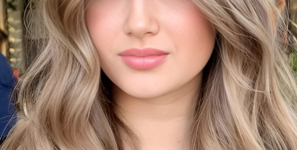 Champagne Blonde with a Delicate, Effervescent Glow