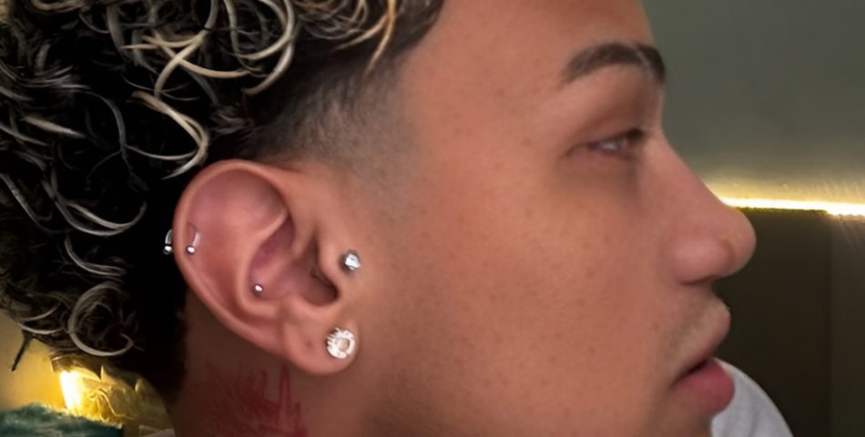 Sharp Fade Highlighting Waves in Loose Curls