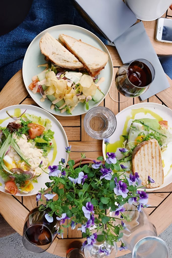 A Meaningful Meal Shared Without Distractions