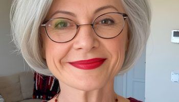 Sleek Short Bob for a Timeless Look