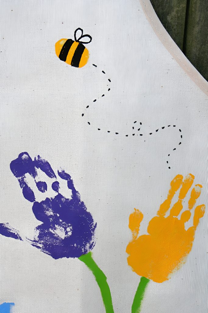 Handprint Aprons Moms Will Treasure