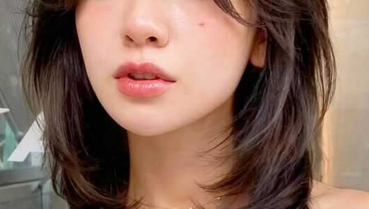 Textured Lob With Gentle Side Bangs
