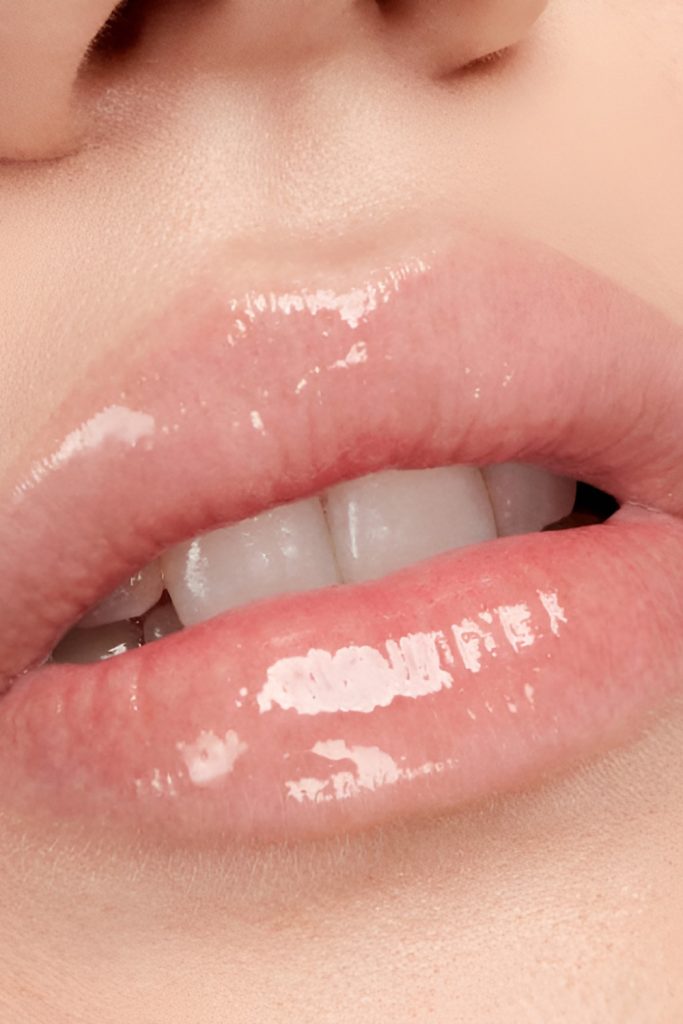 Bare Lips with High Shine Transparent Gloss