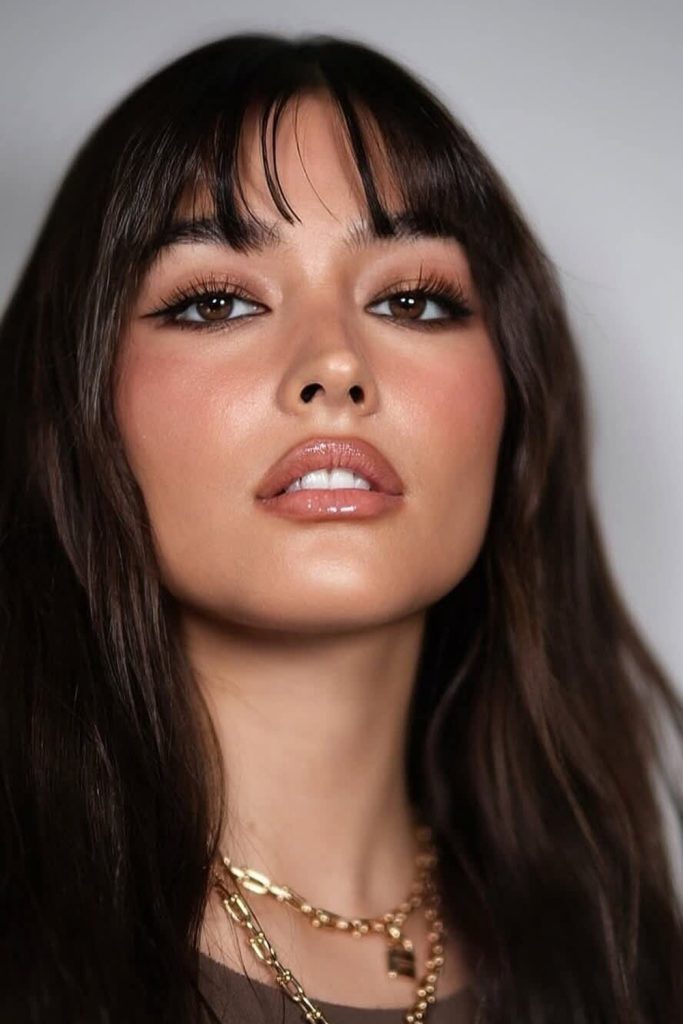 Glossy Accents Elevating Dimensional Contrast