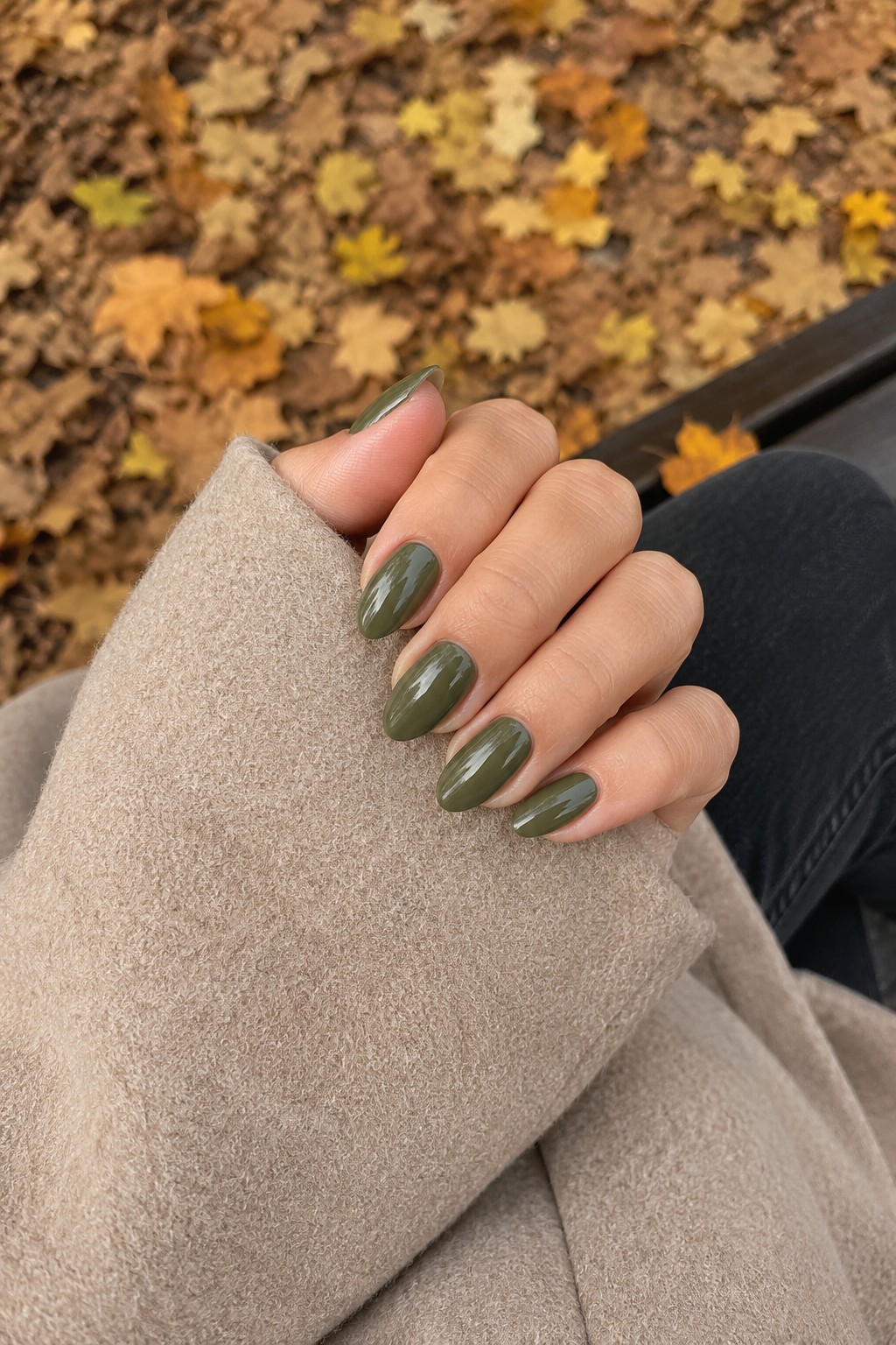 Dark academia forest green nails 2026